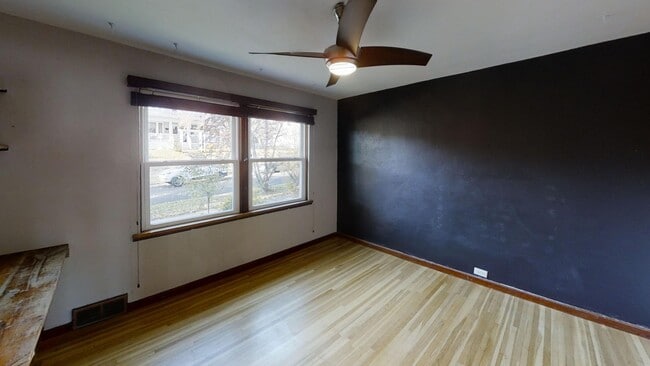 Building Photo - 910 N 56th Ave W