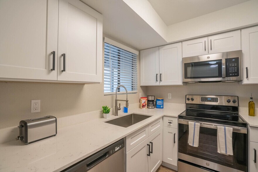 Building Photo - 8550 E McDowell Rd