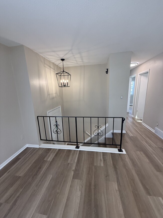 Building Photo - 1001 Caroline Terrace