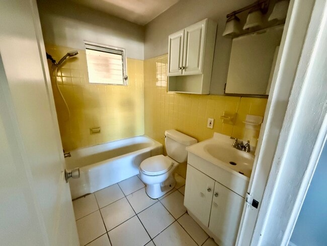 Building Photo - Affordable 1 Bedroom / 1 Bathroom Located ...