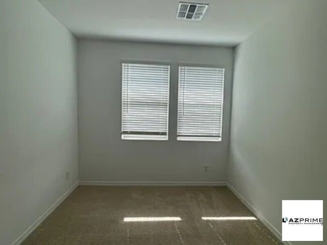 Building Photo - Nice Home