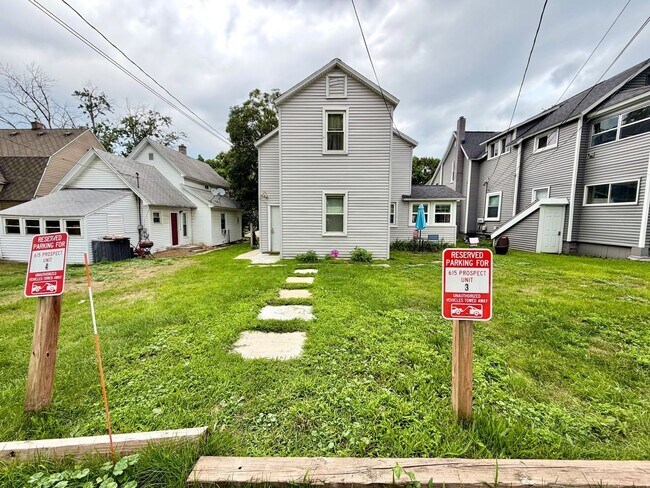 Building Photo - 615 Prospect Ave NE