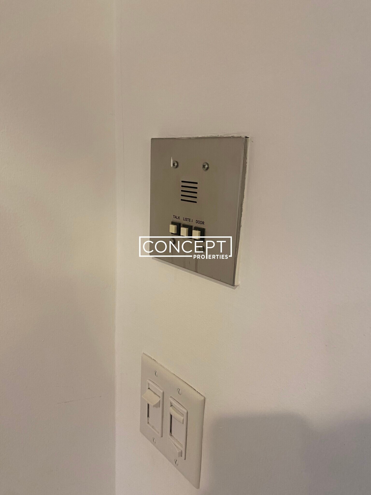 Building Photo - 1404 Beacon St