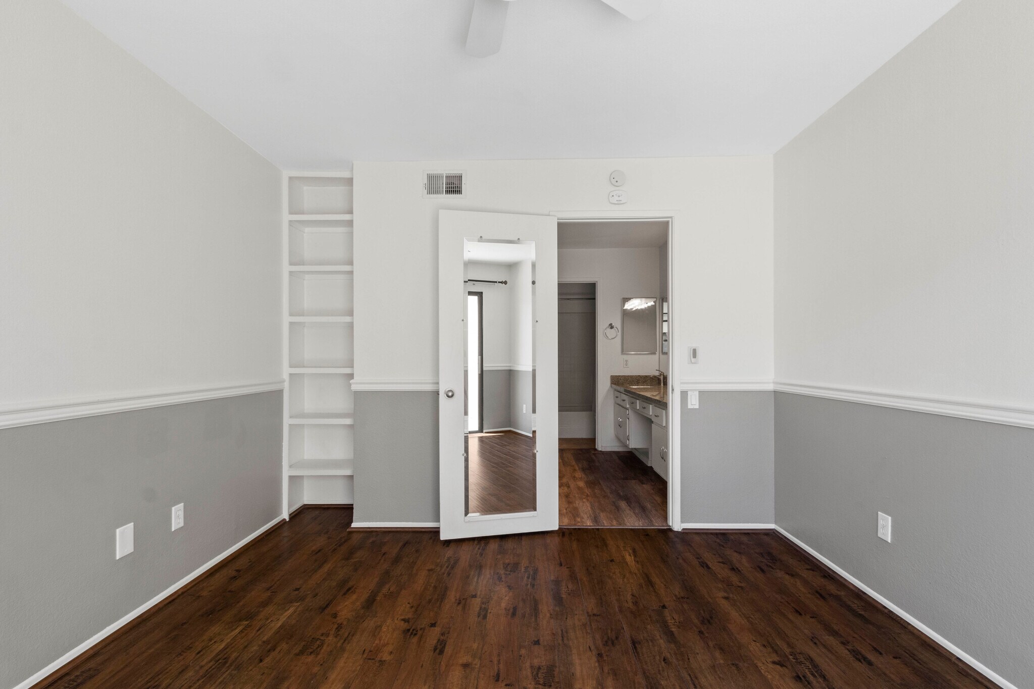 Building Photo - 25671 Le Parc