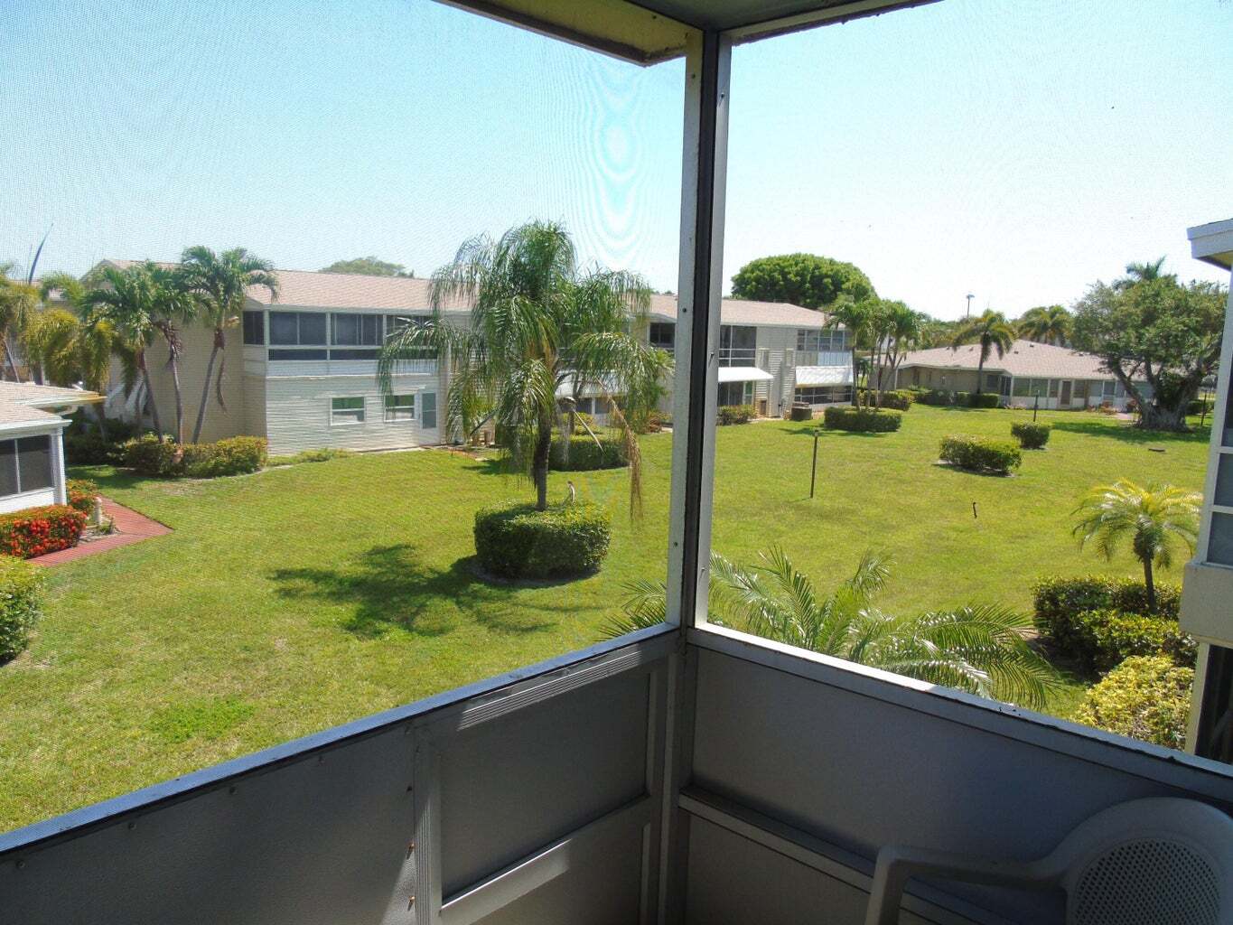 Building Photo - 309 Circle Dr S