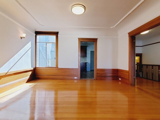 Building Photo - 833-833 24th Ave
