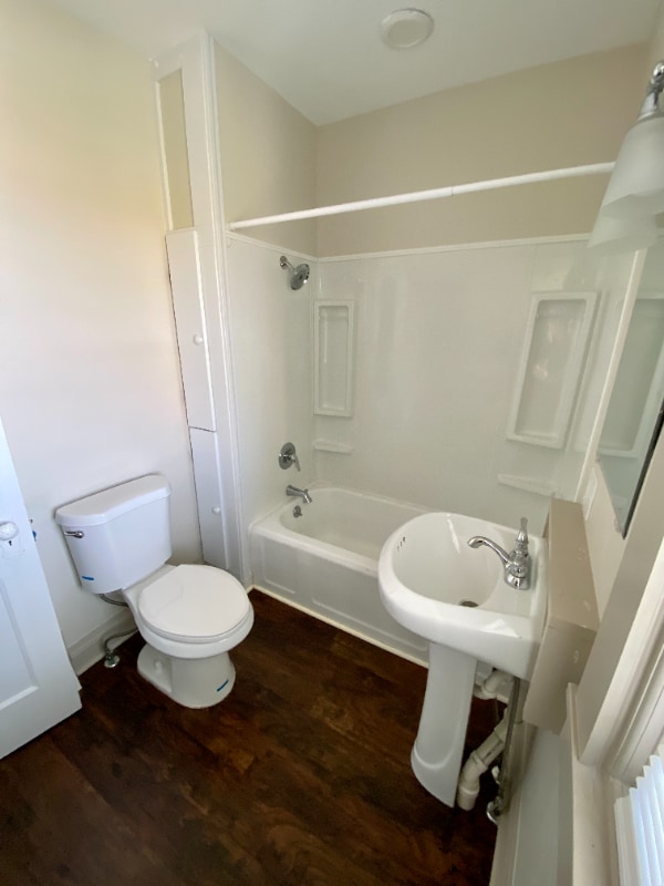 Building Photo - 418 Waukazoo Ave