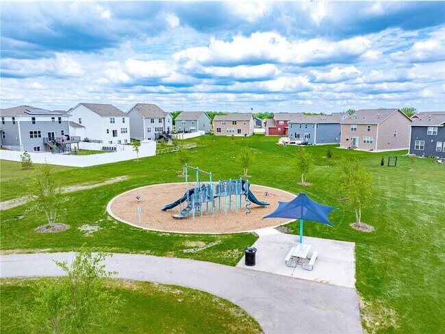 Building Photo - 717 Winterberry Ln