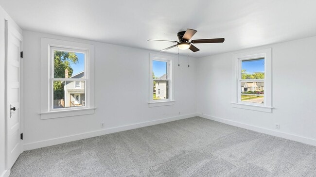 Building Photo - COMING SOON! 2 Bedroom home!