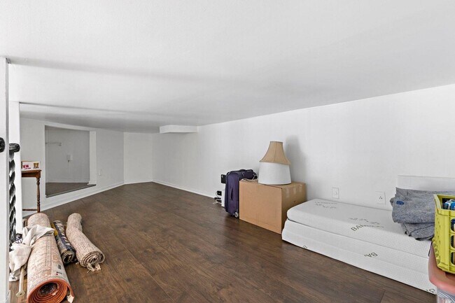 Building Photo - 174 Grand St