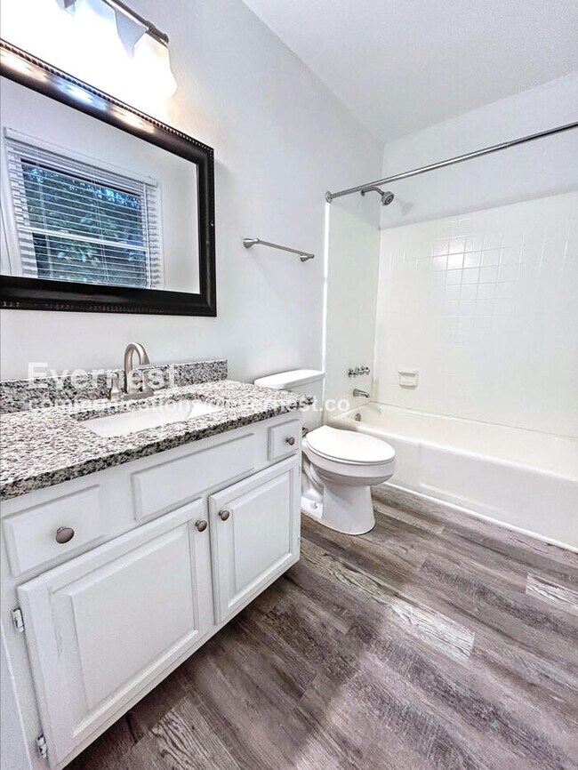 Building Photo - Limited Time Special Offer / 3 Bed/2 Bath Home with Off-Street Parking / Pet-Friendly / Available...