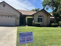 Building Photo - 3 Bedroom 2 bathroom home on NE Visalia cu...