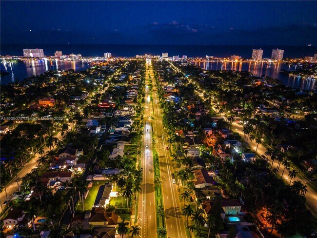 Building Photo - 1141 Hollywood Blvd