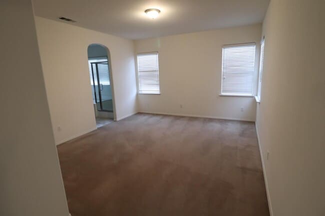 Building Photo - 70 W Brittany Ln