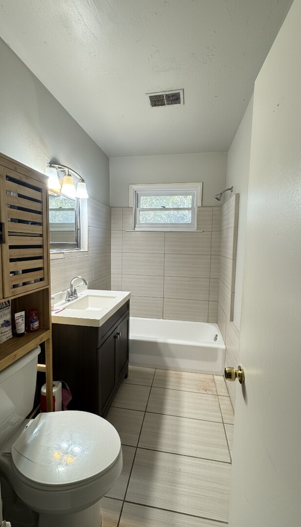 Building Photo - 935 Baxter St