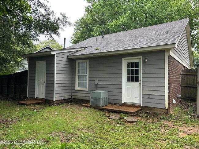 Building Photo - 2900 Brachton Cove W