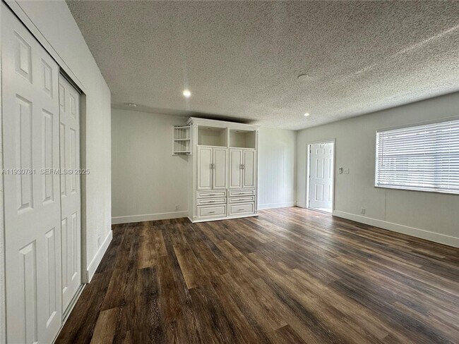 Building Photo - 112 NW 2nd Ave