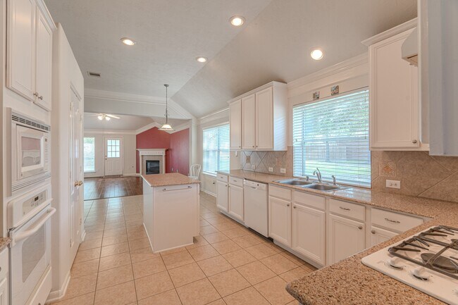 Building Photo - 6618 Trenton Lake Ln