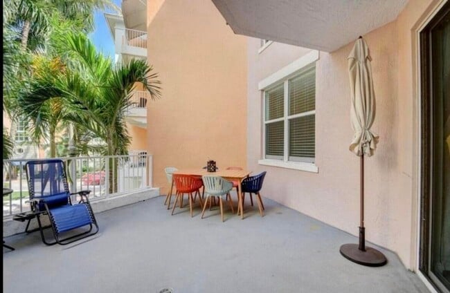 Building Photo - 802 W Windward Way