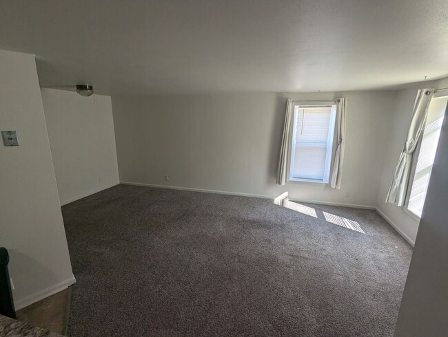 Building Photo - 4020-4022 S Beaumont Ave