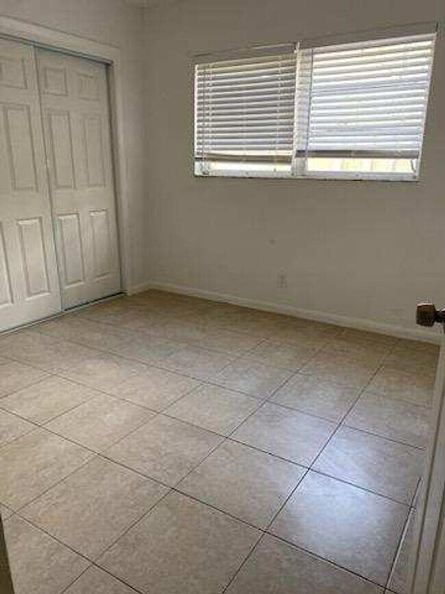 Building Photo - 481 Sunshine Dr