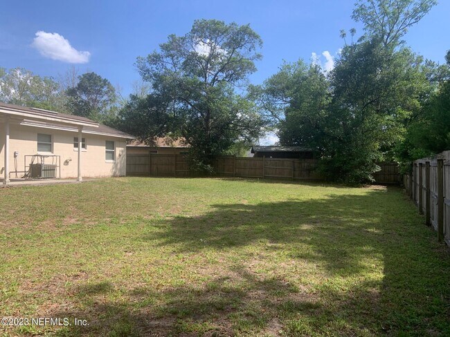 Building Photo - 8384 Chessman Ct