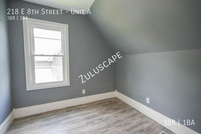 Building Photo - 218 E 8th St