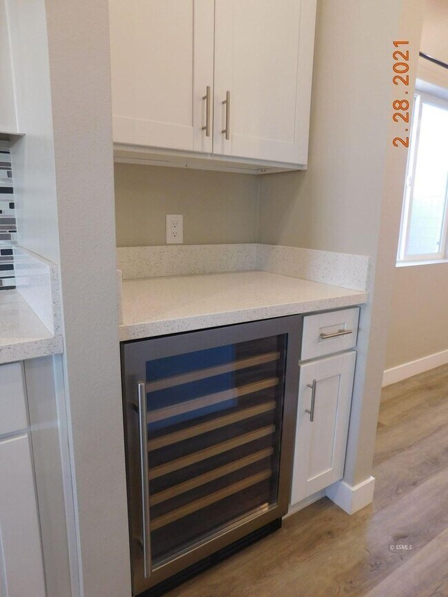 Building Photo - Beautiful 4 bed, 2.5 bath home AVAILABLE for RENT February 15th, 2026!