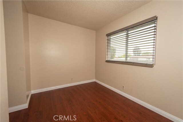 Building Photo - 1439 N Elderberry Ave