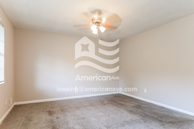 Building Photo - 229 W Canterbury Dr
