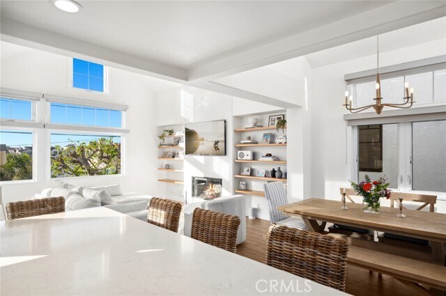 Building Photo - 409 Dahlia Ave