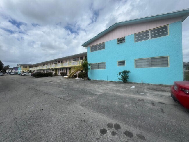 Building Photo - 285 NE 191st St