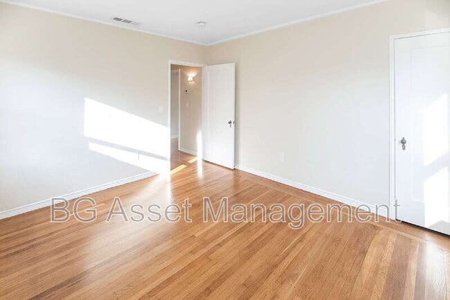 Building Photo - 317 Pomona Ave