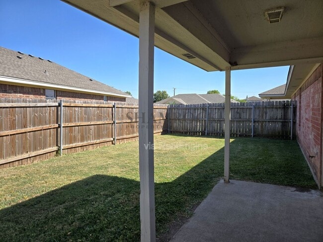 Building Photo - 10201 Lilac Ln