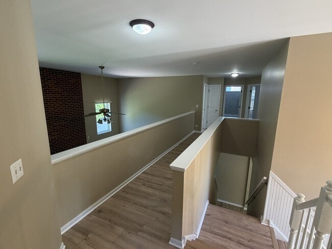 Building Photo - 575 Capital Ln