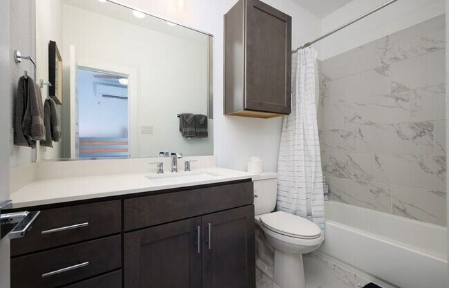 Building Photo - Location, Style, Fully Furnished