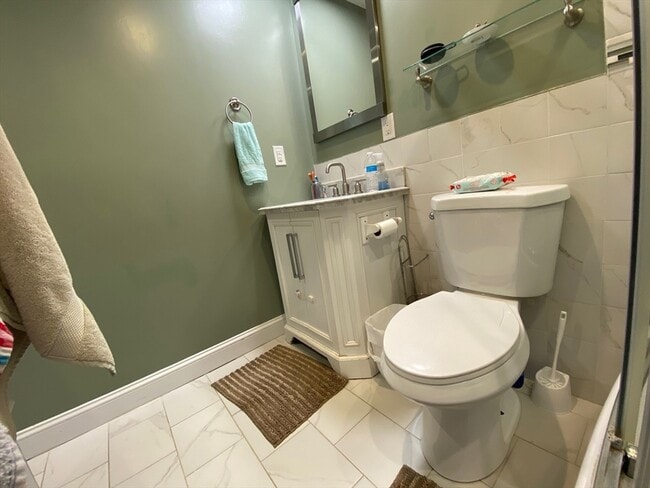 Building Photo - 4 Shadowbrook Ln