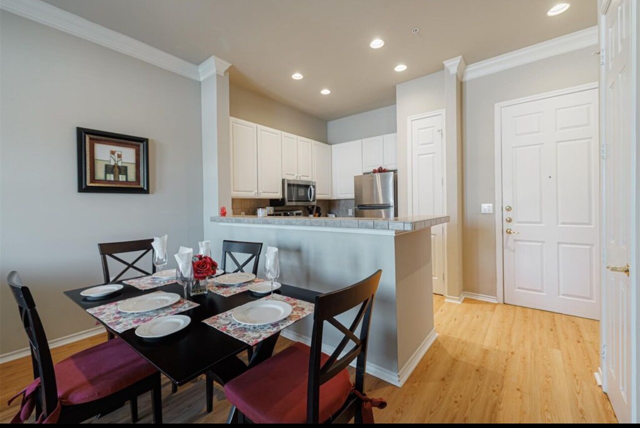 Building Photo - 2400 McCue Rd