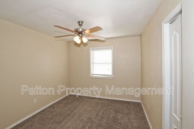 Building Photo - 2905 Salem Dr