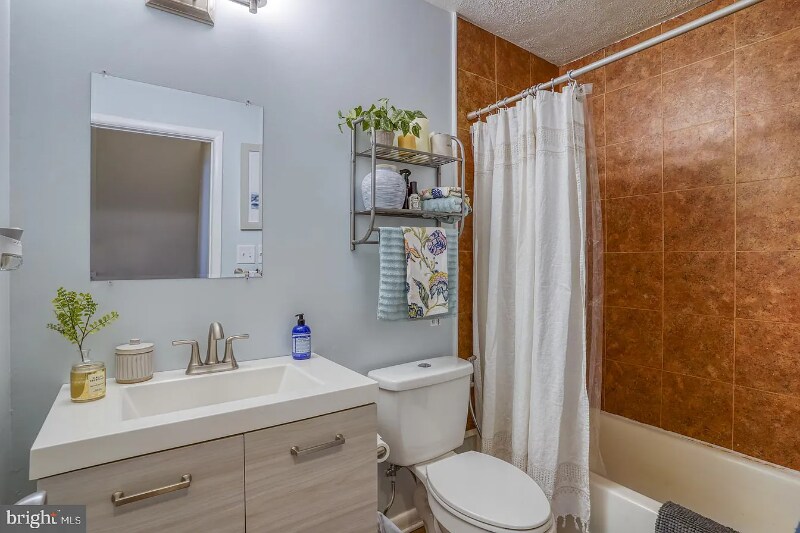 Building Photo - 102 Hopkins Ct