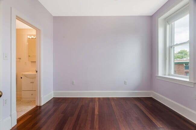 Building Photo - 1324 Euclid St NW