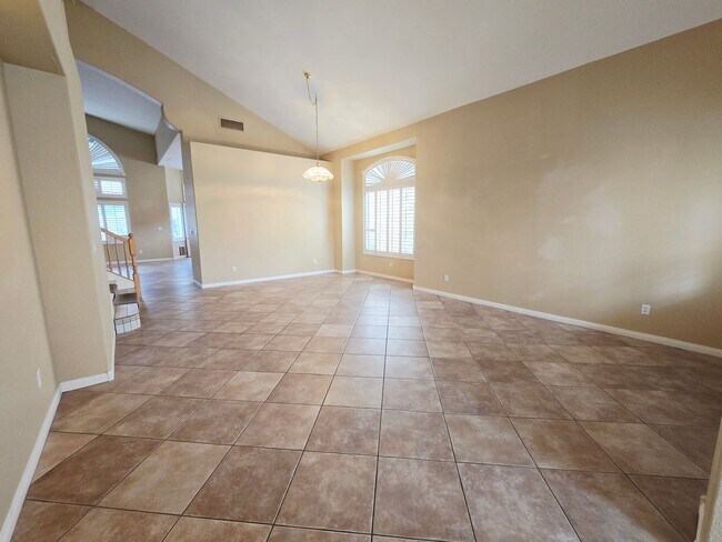 Building Photo - STUNNING 4 BEDROOM WITH MASTER ON 1ST FLOOR IN SEVEN HILLS!!!