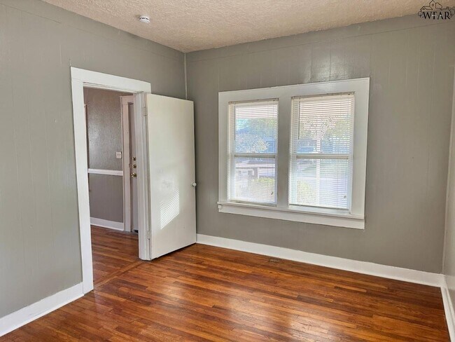 Building Photo - 3008 Cumberland Ave