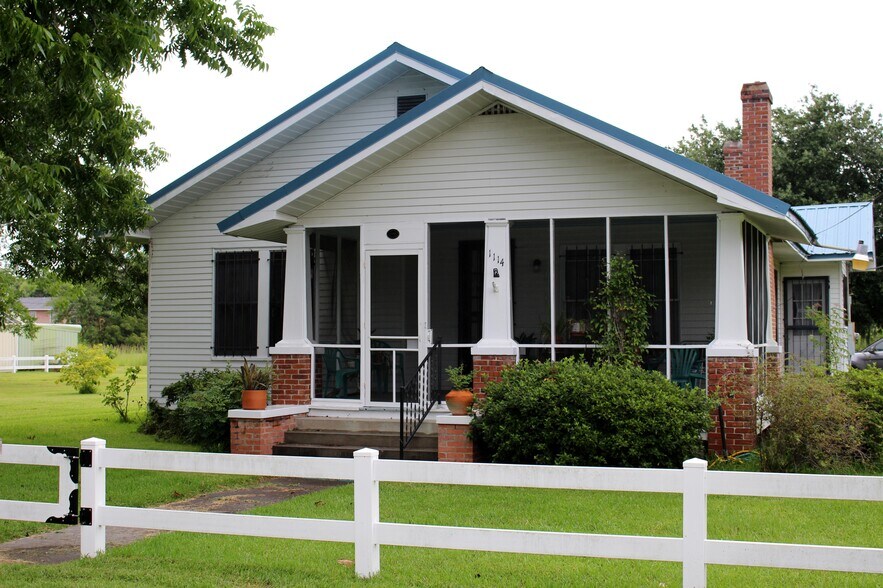 Home - 1114 E Old Pass Rd