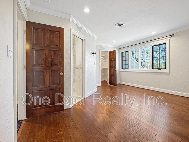 Building Photo - 109 Elizabeth Meriwether