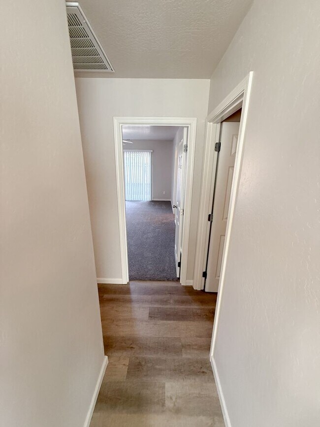 Building Photo - Three Bedroom, Two Bath House