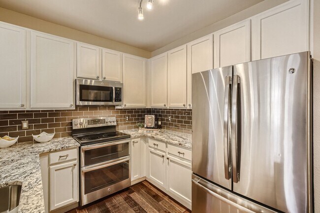 Building Photo - Updated 2B/2.5B In Summit at Rock Creek Community