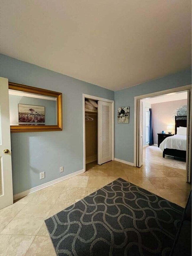 Building Photo - 7834 Edgewater Dr