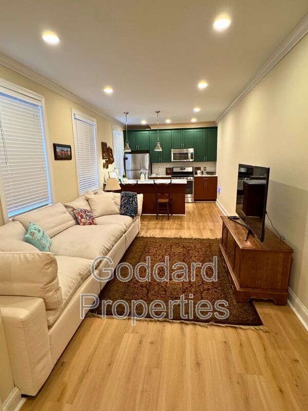 Building Photo - 907 Stiles St