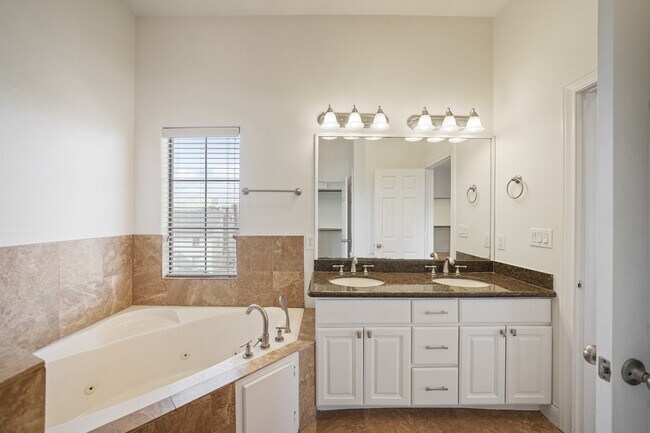 Building Photo - 1402 Wheeler Ave